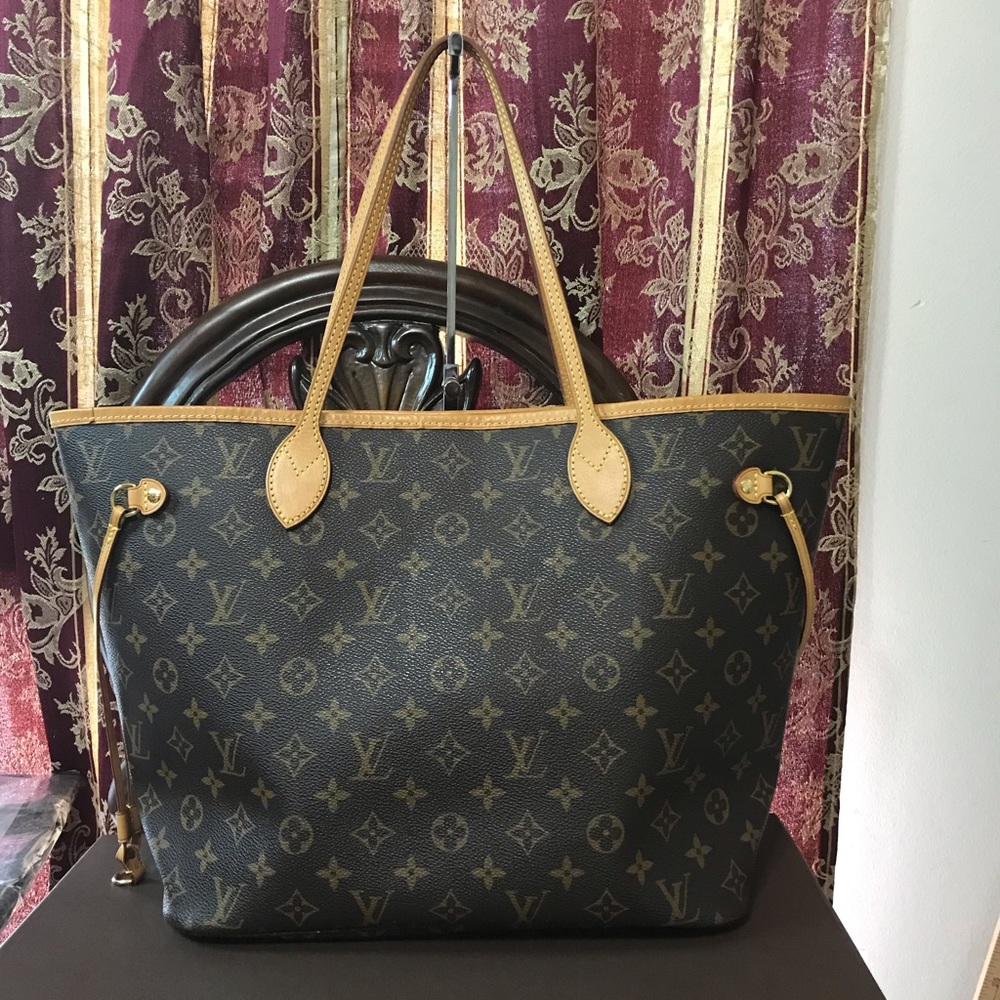 Louis Vuitton Monogram MM size